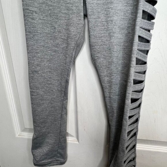 FOREVER 21 Active Ladder Cut Out Leggings Size Medium - Picture 4 of 10